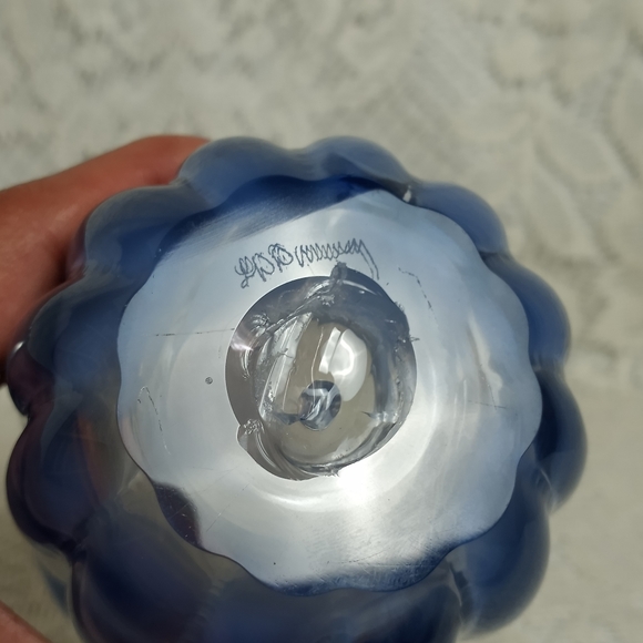 Hand Blown Art Glass Vase Blue Clear Speckled Pontil Scar Signed Ribbed 5" Tall - Picture 7 of 8